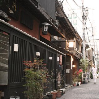 人形町の大観音寺脇の路地の写真を見る