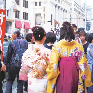 日本橋で見かけた着物姿の女性たちの写真を見る