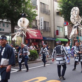 人形町で出会った、町火消による纏振りの写真を見る