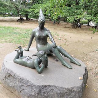 浜町公園の「母と子の像」の写真を見る