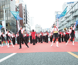 演舞ひろばでは、「東京都吹奏楽連盟」などが参加。
