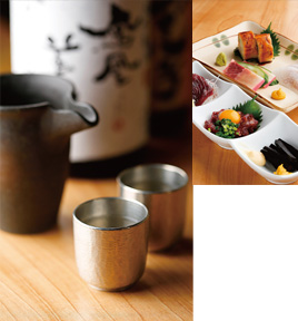 錫の酒器で提供される日本酒/くじら3点盛り（左から刺身、ユッケ、タレ）/特製珍味3点盛り（穴子のカマボコ、くじらベーコン、からすみ）