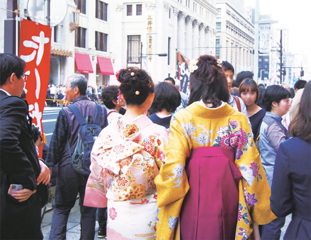 日本橋で見かけた着物姿の女性たち 日本橋百景 日本橋ごよみ のご紹介 まち日本橋